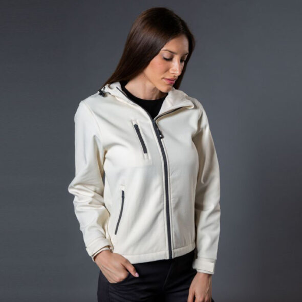 Giacca softshell Innsbruck impermeabile Pro Emotion, variante colore beige/crema, indossata da una modella, vista frontale.