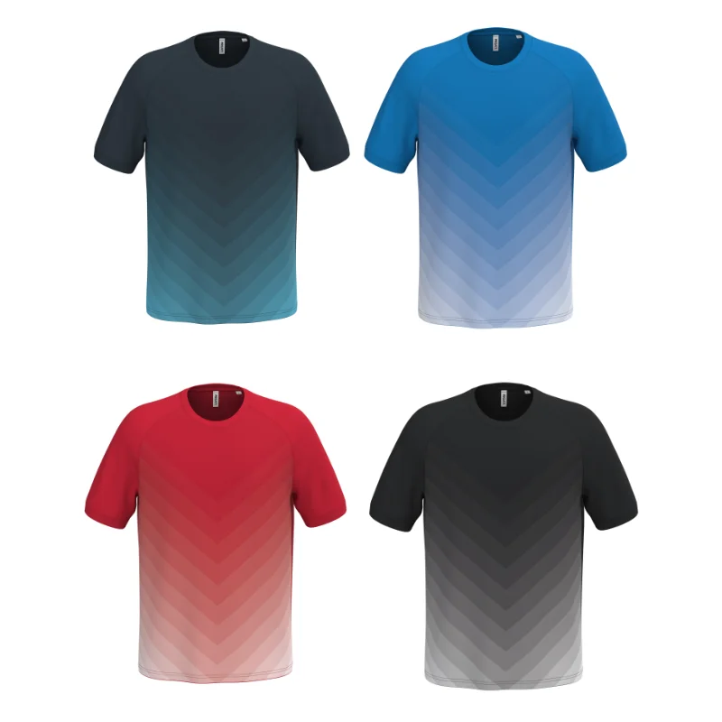Quattro varianti di colore della t-shirt tecnica Proact con motivo geometrico sfumato.