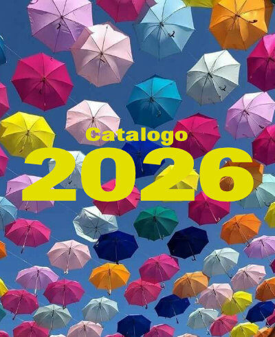 Copertina Catalogo Ombrelli Pubblicitari 2026 Pro&Motion: composizione creativa di ombrelli colorati aperti su sfondo cielo azzurro.