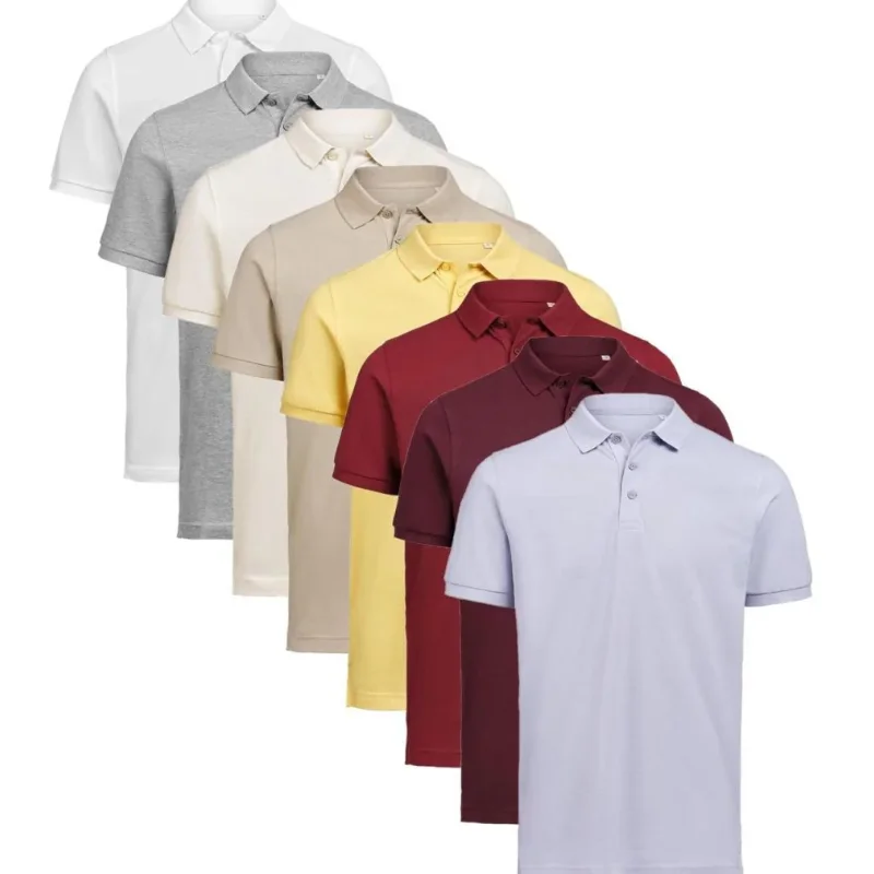 Assortimento di polo unisex in maglia piqué disposte in fila in varie colorazioni, dal bianco al rosso e glicine.