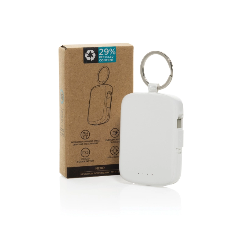 Portachiavi powerbank Nexo RCS bianco affiancato alla sua confezione ecocompatibile in cartone riciclato.